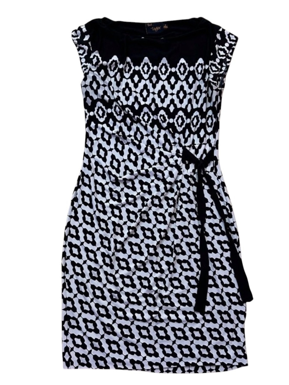 Just Taylor Black and White Sleeveless Dress | Size: 4